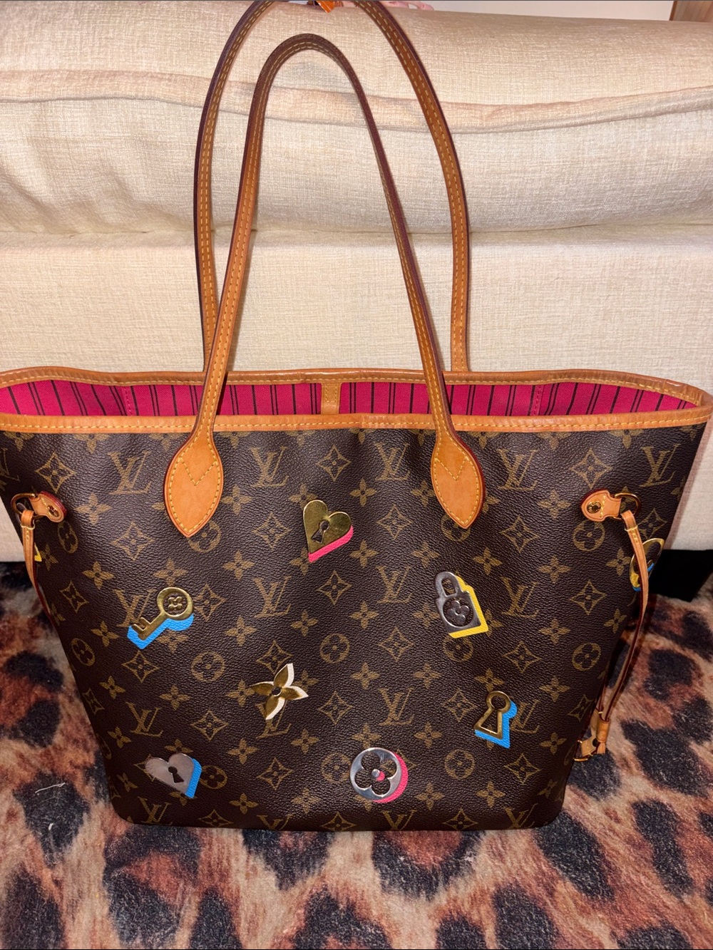 AUTH Louis Vuitton Love Lock Neverfull MM and new insert/Hot pink - Picture 1 of 14